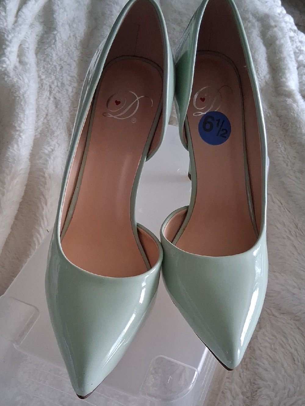 New Dollhouse Mint Patent Pointed Toe Pumps